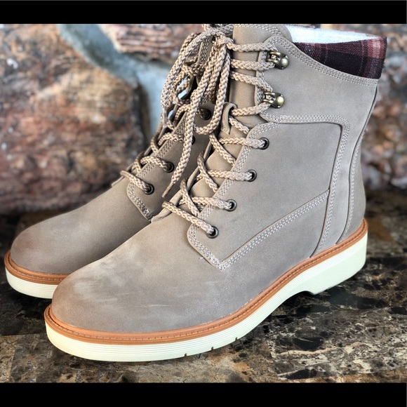 NEW Baretraps Adams Lace Up Booties - Picture 6 of 9